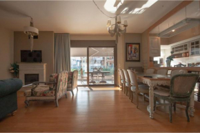 Vicky s Art Home, Athen